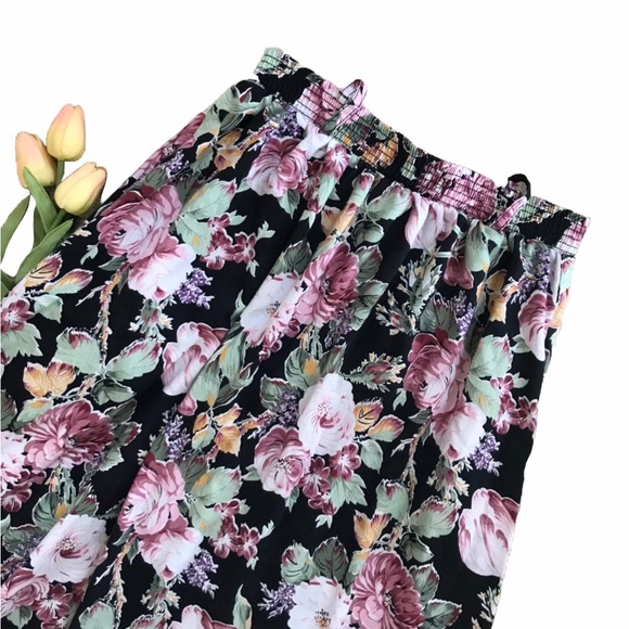 Vintage Connections Floral Skirt 🌷 - Picture 3 of 4